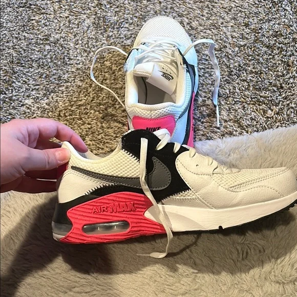 Nike Women's Excee Air Max White and Pink Sneakers - Picture 6 of 11